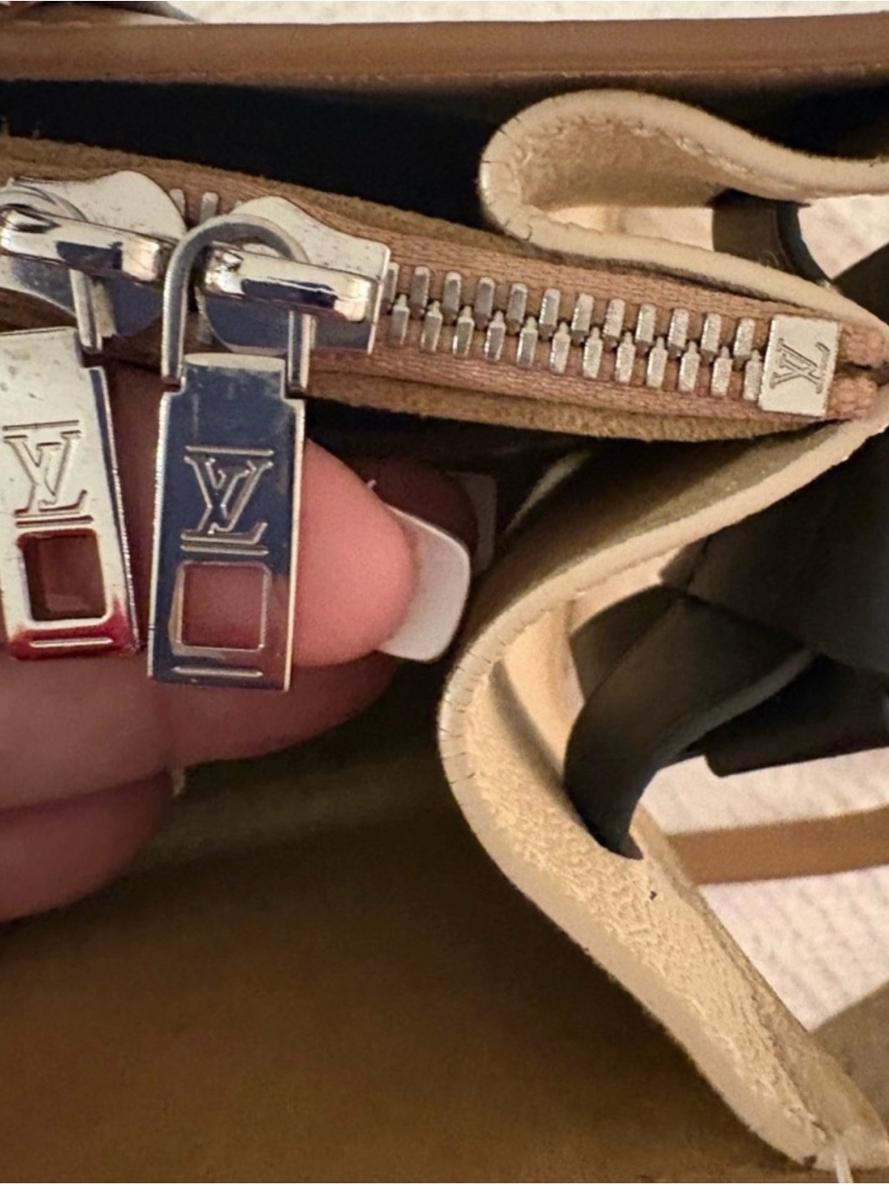 Louis Vuitton Brown & Black Vernis Satchel with V Hardware - Picture 7 of 8